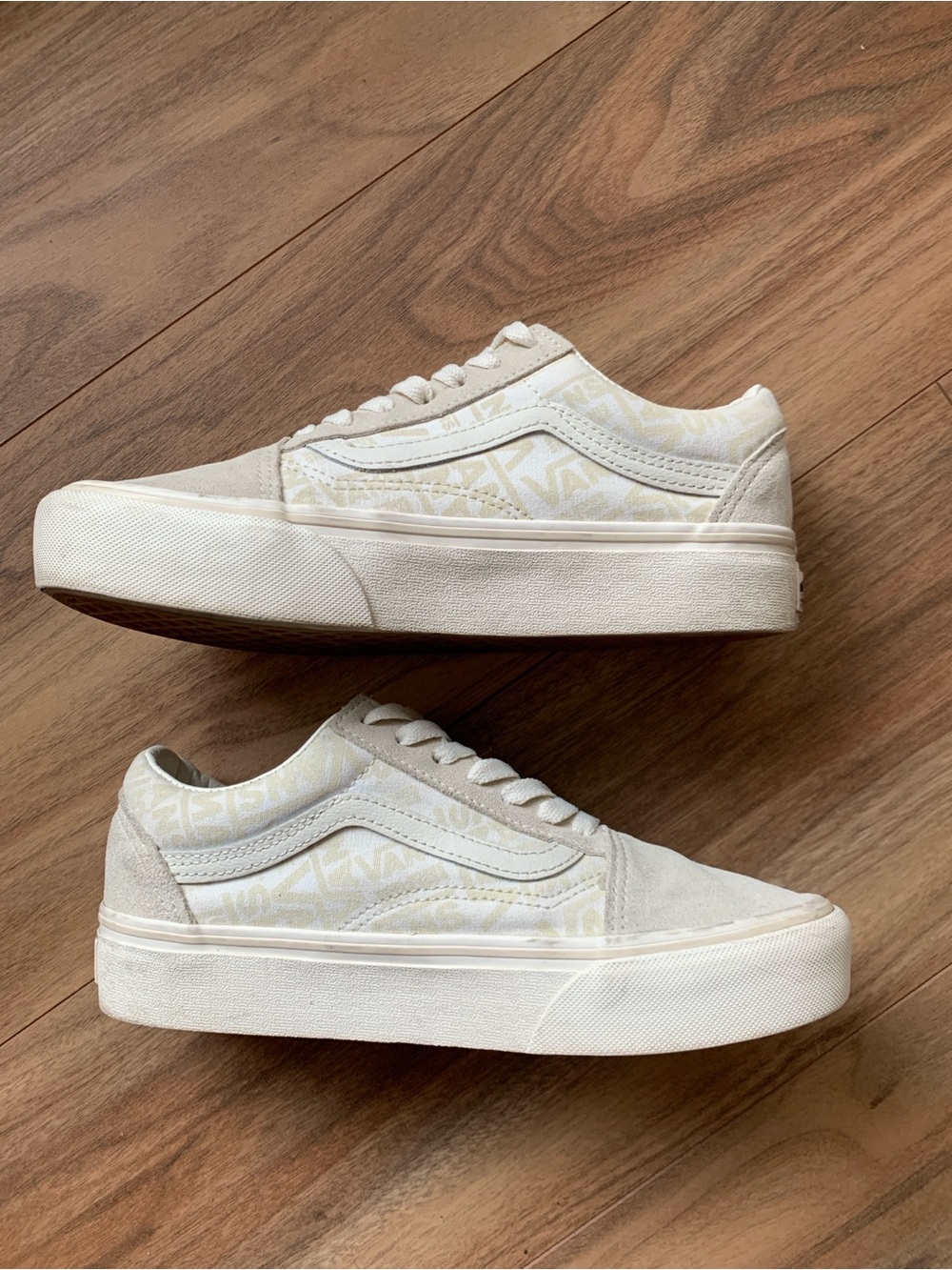 Vans Old Skool Cream Logo Print Suede Sneakers Women Size 7.5 / Men 6 - Picture 2 of 6